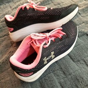 4Y Girls Under Armour shoes